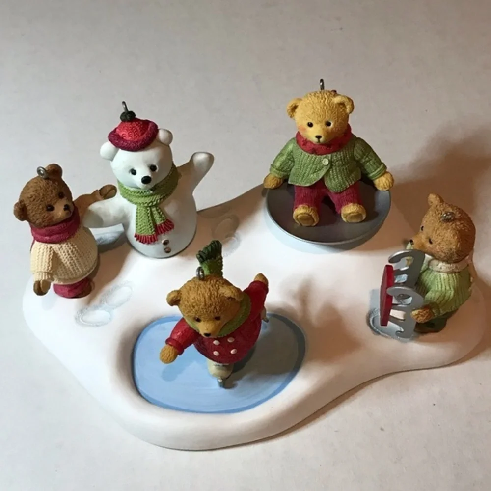 Hallmark Hollyday Hill Teddy Bear‎ Ornament Set